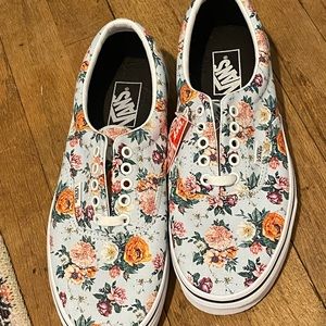 Women’s floral vans- new with tags, size 10